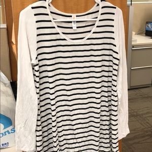 White/black M Lularoe Lynnae washed never worn
